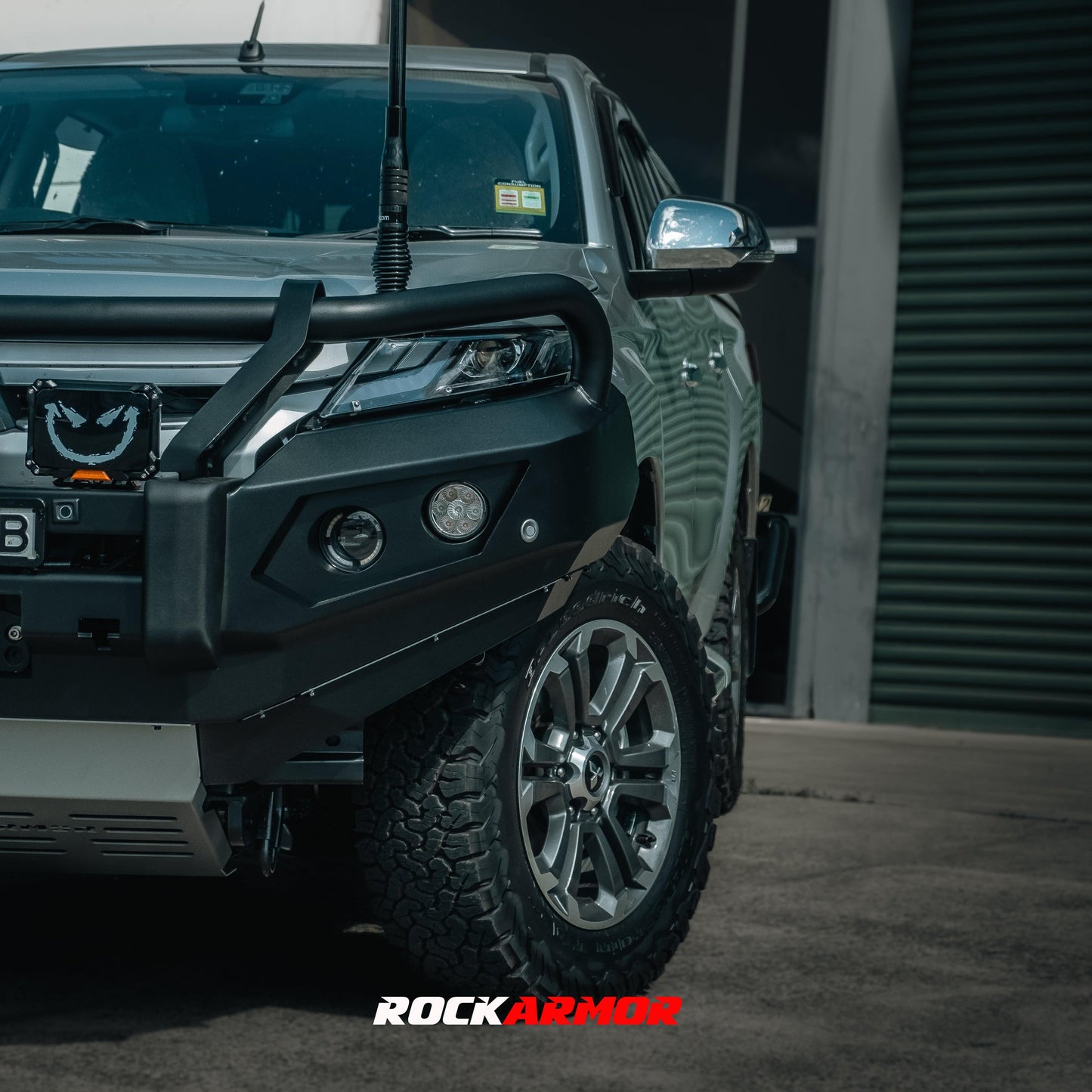Rockarmor Gt Steel Hoop Bullbar Combo Pack - Mitsubishi Mr Triton
